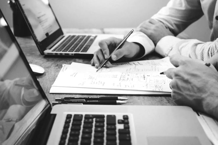 Künstliche Intelligenz im Unternehmen: Erfolgreich einführen und Mitarbeitende mitnehmen