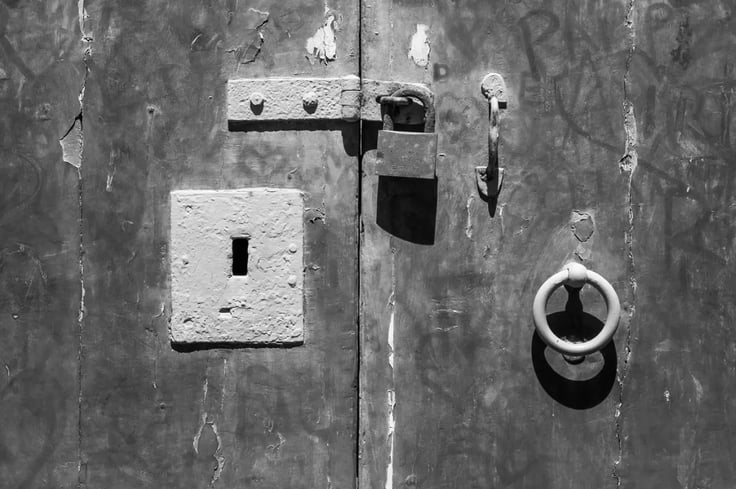 Sicherheit in C++: Warum moderne Code-Standards Ihr Risiko senken